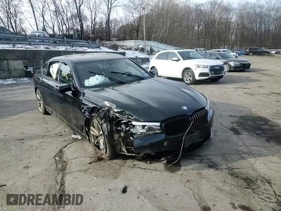 ✅ 2019 BMW 7 Series 740i xDrive • VIN: WBA7E4C59KGV70021 • Lot: 95482355. Listed on Copart with Not provided. Free auction sales archive from the USA and detailed vehicle history report at DreamBid. Image 13.