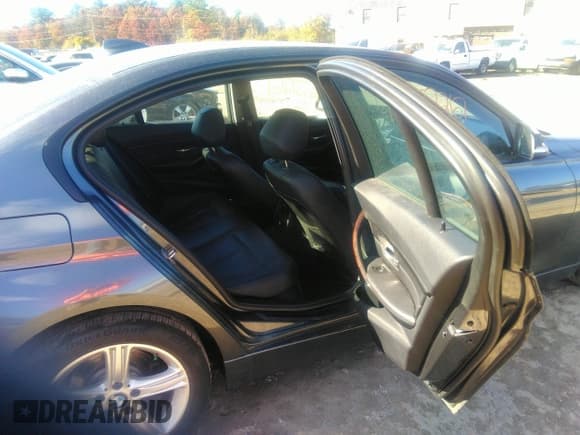 ✅ 2015 BMW 3 Series 328i xDrive • VIN: WBA3B5G56FNS14005 • Lot: 43557267. Listed on IAAI with 154,547 mi. Free auction sales archive from the USA and detailed vehicle history report at DreamBid. Image 5.