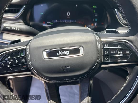 ✅ 2023 Jeep Grand Cherokee Overland • VIN: 1C4RJYD6XP8868844 • Lot: 67318045. Listed on Copart with 35 mi. Free auction sales archive from the USA and detailed vehicle history report at DreamBid. Image 12.