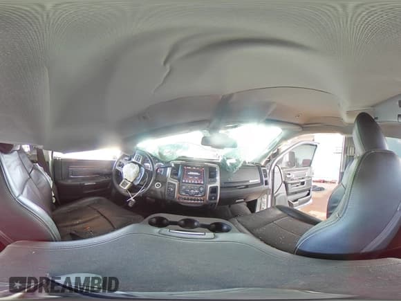 ✅ 2018 Ram 2500 Laramie • VIN: 3C6UR5FL4JG349351 • Lot: 93076445. Wystawiony na Copart z przebiegiem 58 781 mil. Bezpłatny archiwum sprzedaży aukcyjnych z USA i szczegółowy raport historii pojazdu na DreamBid. Zdjęcie 14.