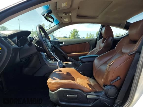 ✅ 2011 Hyundai Genesis Coupe Track • VIN: KMHHU6KH1BU046067 • Lot: 59971215. Wystawiony na Copart z przebiegiem 179 710 mil. Bezpłatny archiwum sprzedaży aukcyjnych z USA i szczegółowy raport historii pojazdu na DreamBid. Zdjęcie 7.