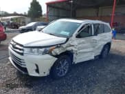 ✅ 2019 Toyota Highlander SE • VIN: 5TDJZRFH6KS606530 • Лот: 43096448. Опубликован ранее на IAAI с пробегом 64 954 миль. Бесплатный доступ к архиву аукционных продаж из США и подробный отчёт об истории автомобиля на DreamBid. Изображение 2.