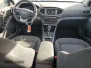 ✅ 2019 Hyundai Ioniq • VIN: KMHC65LD3KU157293 • Lot: 41499685. Wystawiony na Copart z przebiegiem 120 475 mil. Bezpłatny archiwum sprzedaży aukcyjnych z USA i szczegółowy raport historii pojazdu na DreamBid. Zdjęcie 8.