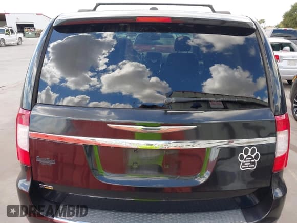 ✅ 2015 Chrysler Town & Country Touring L • VIN: 2C4RC1CG5FR588683 • Lot: 43284988. Listed on IAAI with 137,837 mi. Free auction sales archive from the USA and detailed vehicle history report at DreamBid. Image 16.