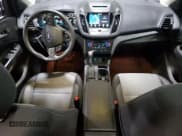 ✅ 2017 Ford Escape SE • VIN: 1FMCU9GDXHUD99501 • Lot: 91897425. Wystawiony na Copart z przebiegiem 55 772 mil. Bezpłatny archiwum sprzedaży aukcyjnych z USA i szczegółowy raport historii pojazdu na DreamBid. Zdjęcie 8.