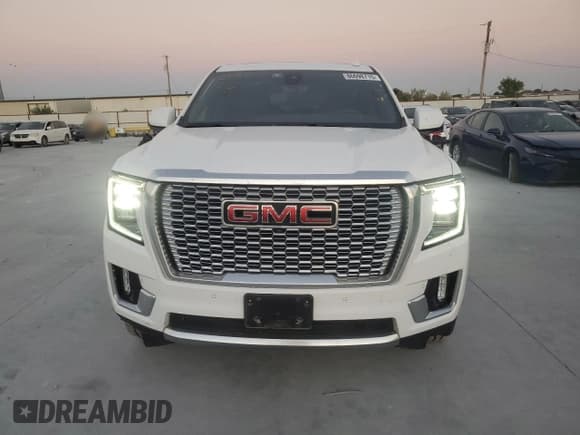 ✅ 2021 GMC Yukon Denali • VIN: 1GKS2DKL8MR182571 • Lot: 86698715. Wystawiony na Copart z przebiegiem 115 280 mil. Bezpłatny archiwum sprzedaży aukcyjnych z USA i szczegółowy raport historii pojazdu na DreamBid. Zdjęcie 5.