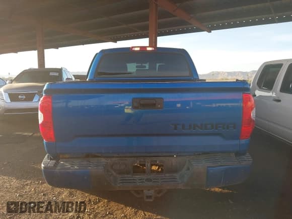 ✅ 2016 Toyota Tundra SR5 • VIN: 5TFDW5F1XGX573678 • Lot: 42083566. Listed on IAAI with 125,086 mi. Free auction sales archive from the USA and detailed vehicle history report at DreamBid. Image 16.