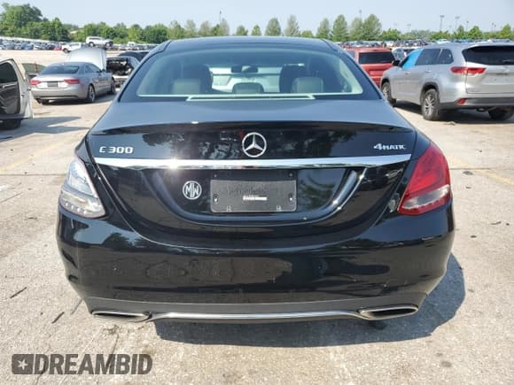 ✅ 2018 Mercedes-Benz C 300 • VIN: WDDWF4KB3JR359635 • Lot: 59393945. Wystawiony na Copart z przebiegiem 37 400 mil. Bezpłatny archiwum sprzedaży aukcyjnych z USA i szczegółowy raport historii pojazdu na DreamBid. Zdjęcie 6.
