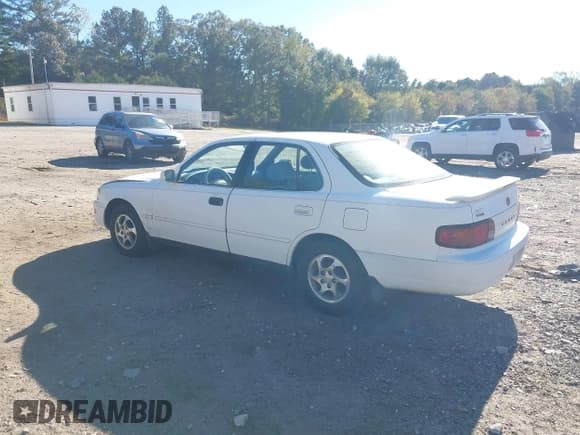 ✅ 1994 Toyota Camry LE • VIN: 4T1SK12E3RU357935 • Lot: 43500149. Wystawiony na IAAI z przebiegiem 239 841 mil. Bezpłatny archiwum sprzedaży aukcyjnych z USA i szczegółowy raport historii pojazdu na DreamBid. Zdjęcie 3.