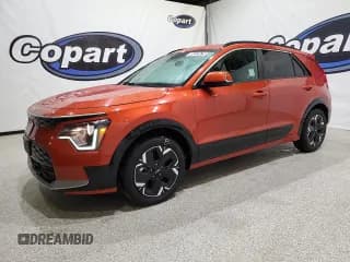 ✅ 2023 Kia Niro Wind • VIN: KNDCR3L14P5027126 • Lot: 93322675. Wystawiony na Copart z przebiegiem 75 839 mil. Bezpłatny archiwum sprzedaży aukcyjnych z USA i szczegółowy raport historii pojazdu na DreamBid. Zdjęcie 1.