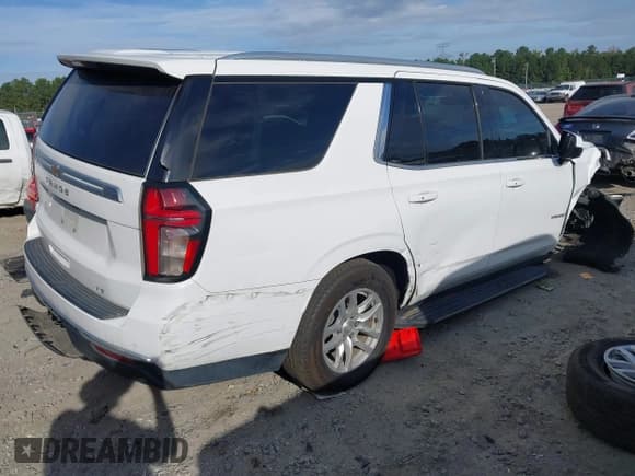 ✅ 2021 Chevrolet Tahoe LT • VIN: 1GNSCNKDXMR232627 • Lot: 43256336. Wystawiony na IAAI z przebiegiem 126 569 mil. Bezpłatny archiwum sprzedaży aukcyjnych z USA i szczegółowy raport historii pojazdu na DreamBid. Zdjęcie 4.