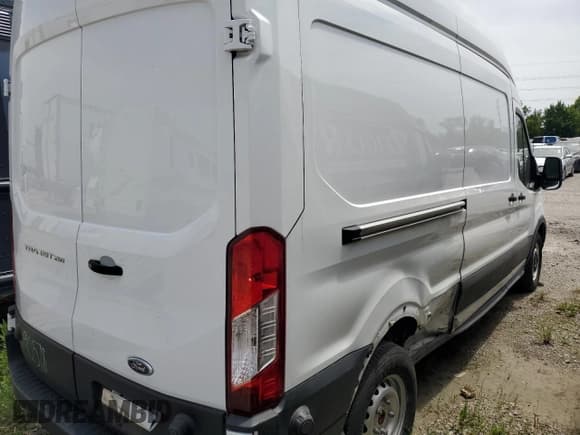 ✅ 2022 Ford Transit Cargo • VIN: 1FTBR1X89NKA23546 • Lot: 60380295. Listed on Copart with 40,573 mi. Free auction sales archive from the USA and detailed vehicle history report at DreamBid. Image 3.