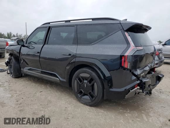 ✅ 2025 Kia EV9 GT-Line • VIN: KNDAEFS58S6055667 • Lot: 89324525. Wystawiony na Copart z przebiegiem 627 mil. Bezpłatny archiwum sprzedaży aukcyjnych z USA i szczegółowy raport historii pojazdu na DreamBid. Zdjęcie 2.