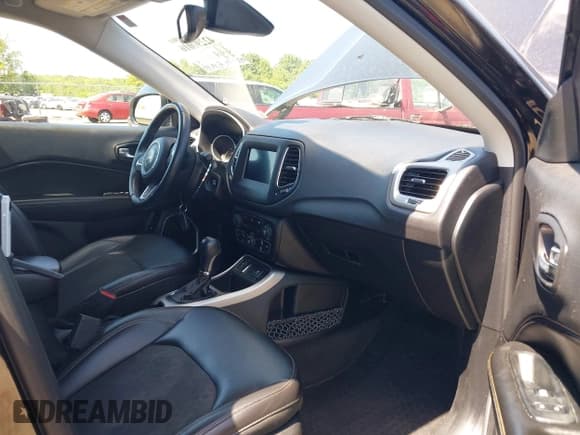 ✅ 2018 Jeep Compass Latitude • VIN: 3C4NJCBB5JT194919 • Lot: 42297016. Listed on IAAI with 92,576 mi. Free auction sales archive from the USA and detailed vehicle history report at DreamBid. Image 5.