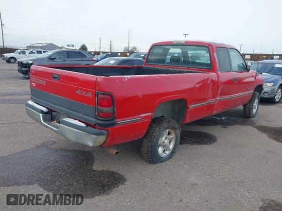 ✅ 1997 Dodge 1500 • VIN: 1B7HF13Z7VJ613610 • Lot: 43844598. Wystawiony na IAAI z przebiegiem 77 142 mil. Bezpłatny archiwum sprzedaży aukcyjnych z USA i szczegółowy raport historii pojazdu na DreamBid. Zdjęcie 4.