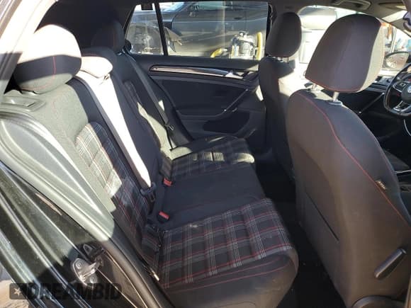 ✅ 2017 Volkswagen Golf GTI S • VIN: 3VW4T7AU2HM066851 • Lot: 89277735. Wystawiony na Copart z przebiegiem 85 228 mil. Bezpłatny archiwum sprzedaży aukcyjnych z USA i szczegółowy raport historii pojazdu na DreamBid. Zdjęcie 10.