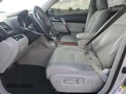 ✅ 2012 Toyota Highlander Limited • VIN: JTEDC3EH9C2004173 • Lot: 86607595. Wystawiony na Copart z przebiegiem 92 836 mil. Bezpłatny archiwum sprzedaży aukcyjnych z USA i szczegółowy raport historii pojazdu na DreamBid. Zdjęcie 7.