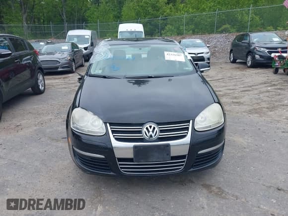 ✅ 2010 Volkswagen Jetta Limited Edition • VIN: 3VWRZ7AJXAM161335 • Lot: 42326387. Listed on IAAI with 111,967 mi. Free auction sales archive from the USA and detailed vehicle history report at DreamBid. Image 13.