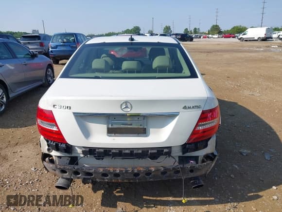 ✅ 2012 Mercedes-Benz C 300 Sport • VIN: WDDGF8BB4CR228650 • Лот: 42458626. Опубликован ранее на IAAI с пробегом 143 027 миль. Бесплатный доступ к архиву аукционных продаж из США и подробный отчёт об истории автомобиля на DreamBid. Изображение 17.