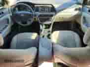 2016 Hyundai Sonata SE z VIN 5NPE24AF2GH386847, wystawiony jako Copart lot #82596985 z przebiegiem 170 845 mil mil oraz Czysty tytuł • Clean title. Historia ofert i sprzedaży dostępna na DreamBid. Obrazek 8.