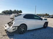 ✅ 2022 Toyota Camry SE • VIN: 4T1G11AK9NU711970 • Lot: 92610195. Wystawiony na Copart z przebiegiem 65 086 mil. Bezpłatny archiwum sprzedaży aukcyjnych z USA i szczegółowy raport historii pojazdu na DreamBid. Zdjęcie 3.