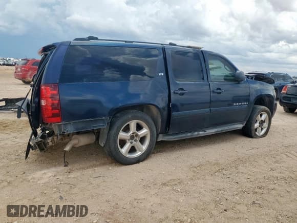 ✅ 2007 Chevrolet Suburban LTZ • VIN: 1GNFC160X7R261695 • Lot: 62541455. Listed on Copart with Not provided. Free auction sales archive from the USA and detailed vehicle history report at DreamBid. Image 3.