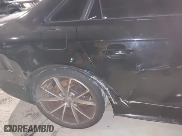 ✅ 2015 Audi S4 Premium Plus • VIN: WAUBGAFL4FA013636 • Lot: 41114946. Wystawiony na IAAI z przebiegiem 166 928 mil. Bezpłatny archiwum sprzedaży aukcyjnych z USA i szczegółowy raport historii pojazdu na DreamBid. Zdjęcie 18.