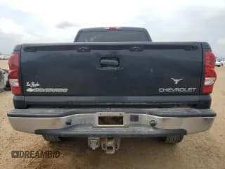 ✅ 2004 Chevrolet Silverado 2500 LT • VIN: 1GCGC23U84F157911 • Lot: 69663385. Wystawiony na Copart z przebiegiem 338 646 mil. Bezpłatny archiwum sprzedaży aukcyjnych z USA i szczegółowy raport historii pojazdu na DreamBid. Zdjęcie 6.