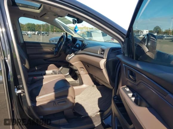 ✅ 2023 Honda Odyssey Touring • VIN: 5FNRL6H83PB060524 • Lot: 43371431. Listed on IAAI with 9,840 mi. Free auction sales archive from the USA and detailed vehicle history report at DreamBid. Image 5.