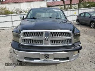 ✅ 2009 Dodge 1500 Laramie • VIN: 1D3HV13T09S804985 • Lot: 80433994. Wystawiony na Copart z przebiegiem 279 207 mil. Bezpłatny archiwum sprzedaży aukcyjnych z USA i szczegółowy raport historii pojazdu na DreamBid. Zdjęcie 5.