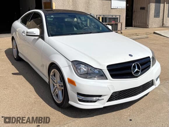 ✅ 2013 Mercedes-Benz C 250 • VIN: WDDGJ4HB2DG089470 • Lot: 66896365. Wystawiony na Copart z przebiegiem 113 446 mil. Bezpłatny archiwum sprzedaży aukcyjnych z USA i szczegółowy raport historii pojazdu na DreamBid. Zdjęcie 1.
