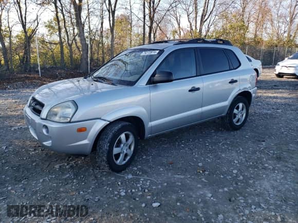 2008 Hyundai Tucson GLS z VIN KM8JM12B68U877573, wystawiony jako Copart lot #79272874 z przebiegiem 152 097 mil mil oraz Czysty tytuł • Clean title. Historia ofert i sprzedaży dostępna na DreamBid. Obrazek 1.