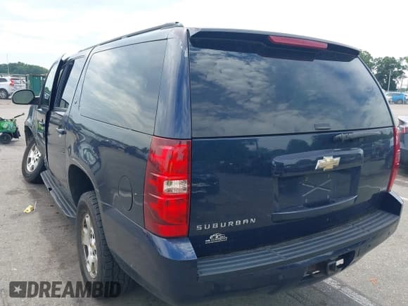 ✅ 2008 Chevrolet Suburban LTZ • VIN: 3GNFK16388G176479 • Lot: 42707009. Wystawiony na IAAI z przebiegiem 236 064 mil. Bezpłatny archiwum sprzedaży aukcyjnych z USA i szczegółowy raport historii pojazdu na DreamBid. Zdjęcie 3.