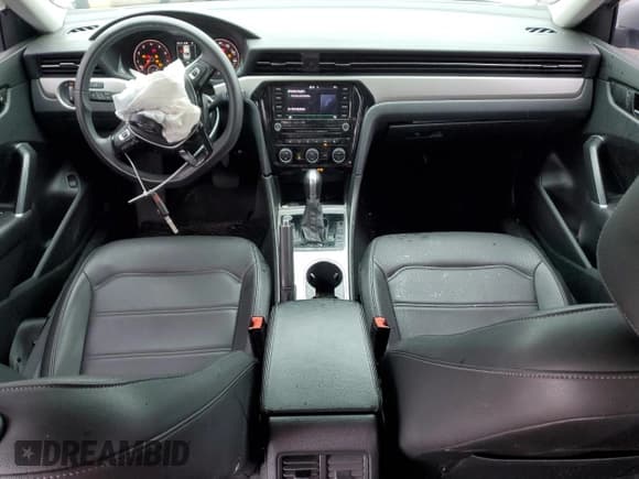 ✅ 2021 Volkswagen Passat SE • VIN: 1VWSA7A30MC002517 • Lot: 56824175. Wystawiony na Copart z przebiegiem 105 287 mil. Bezpłatny archiwum sprzedaży aukcyjnych z USA i szczegółowy raport historii pojazdu na DreamBid. Zdjęcie 8.