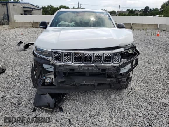 ✅ 2023 Jeep Grand Wagoneer • VIN: 1C4SJSEP2PS557840 • Лот: 69240965. Опубликован ранее на Copart с пробегом 37 285 миль. Бесплатный доступ к архиву аукционных продаж из США и подробный отчёт об истории автомобиля на DreamBid. Изображение 5.