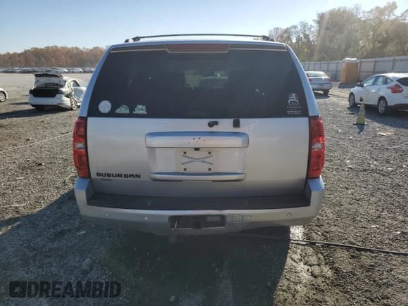 ✅ 2014 Chevrolet Suburban LT • VIN: 1GNSCJE05ER196090 • Lot: 90521905. Listed on Copart with 221,298 mi. Free auction sales archive from the USA and detailed vehicle history report at DreamBid. Image 6.