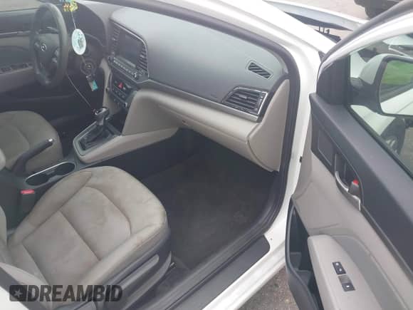 2017 Hyundai Elantra SE z VIN 5NPD84LF3HH180364, wystawiony jako IAAI lot #43339099 z przebiegiem 153 436 mil mil oraz . Historia ofert i sprzedaży dostępna na DreamBid. Obrazek 5.