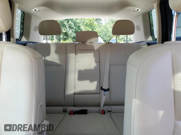 ✅ 2015 Mercedes-Benz GLK 250 • VIN: WDCGG0EB4FG345398 • Lot: 69435305. Wystawiony na Copart z przebiegiem 122 576 mil. Bezpłatny archiwum sprzedaży aukcyjnych z USA i szczegółowy raport historii pojazdu na DreamBid. Zdjęcie 10.