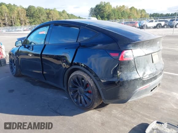 ✅ 2022 Tesla Model Y Performance • VIN: 7SAYGDEF6NF390827 • Lot: 43454751. Wystawiony na IAAI z przebiegiem Nie podano. Bezpłatny archiwum sprzedaży aukcyjnych z USA i szczegółowy raport historii pojazdu na DreamBid. Zdjęcie 3.