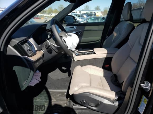 ✅ 2025 Volvo XC90 • VIN: YV4062PGXS1375711 • Lot: 52612965. Wystawiony na Copart z przebiegiem 40 mil. Bezpłatny archiwum sprzedaży aukcyjnych z USA i szczegółowy raport historii pojazdu na DreamBid. Zdjęcie 7.