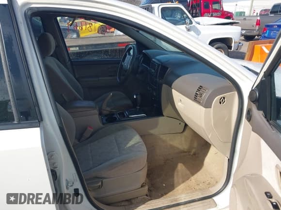 ✅ 2008 Kia Sorento LX • VIN: KNDJD735185761031 • Lot: 43781669. Wystawiony na IAAI z przebiegiem 240 488 mil. Bezpłatny archiwum sprzedaży aukcyjnych z USA i szczegółowy raport historii pojazdu na DreamBid. Zdjęcie 5.