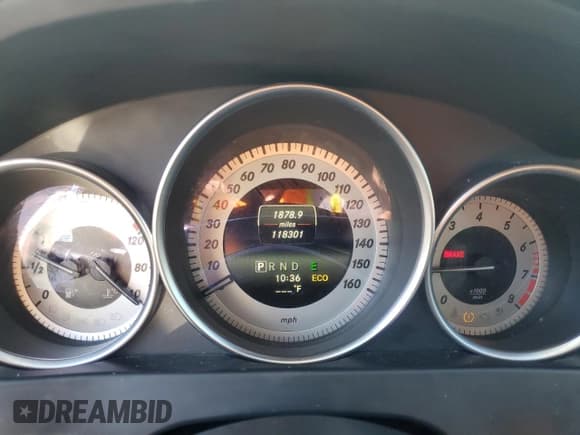 ✅ 2014 Mercedes-Benz C 300 Sport • VIN: WDDGF8AB7ER310960 • Лот: 86628545. Опубликован ранее на Copart с пробегом 118 301 миль. Бесплатный доступ к архиву аукционных продаж из США и подробный отчёт об истории автомобиля на DreamBid. Изображение 9.