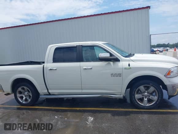 2017 Ram 1500 Laramie z VIN 1C6RR6NG9HS762336, wystawiony jako IAAI lot #42284369 z przebiegiem 213 735 mil mil oraz . Historia ofert i sprzedaży dostępna na DreamBid. Obrazek 13.