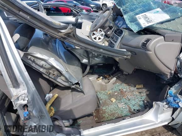 2005 Dodge Neon SXT z VIN 1B3ES56C25D139109, wystawiony jako IAAI lot #32743014 z przebiegiem 152 668 mil mil oraz . Historia ofert i sprzedaży dostępna na DreamBid. Obrazek 5.