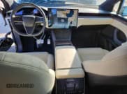 ✅ 2023 Tesla Model X • VIN: 7SAXCBE5XPF409238 • Lot: 80333405. Wystawiony na Copart z przebiegiem 28 671 mil. Bezpłatny archiwum sprzedaży aukcyjnych z USA i szczegółowy raport historii pojazdu na DreamBid. Zdjęcie 8.