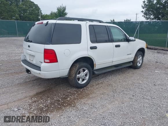 ✅ 2005 Ford Explorer XLT • VIN: 1FMZU63K25UB90682 • Lot: 42892710. Wystawiony na IAAI z przebiegiem 180 457 mil. Bezpłatny archiwum sprzedaży aukcyjnych z USA i szczegółowy raport historii pojazdu na DreamBid. Zdjęcie 4.
