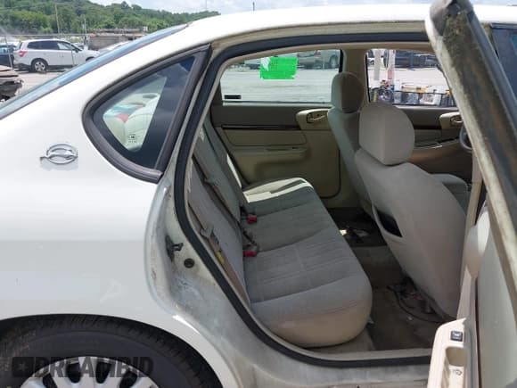 ✅ 2002 Chevrolet Impala • VIN: 2G1WF52E429195505 • Lot: 42750823. Wystawiony na IAAI z przebiegiem 148 947 mil. Bezpłatny archiwum sprzedaży aukcyjnych z USA i szczegółowy raport historii pojazdu na DreamBid. Zdjęcie 8.