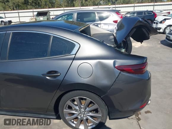 ✅ 2021 Mazda 3 Preferred • VIN: JM1BPACL6M1314753 • Lot: 43449899. Wystawiony na IAAI z przebiegiem 95 807 mil. Bezpłatny archiwum sprzedaży aukcyjnych z USA i szczegółowy raport historii pojazdu na DreamBid. Zdjęcie 16.