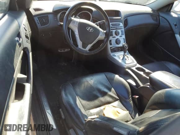 2010 Hyundai Genesis Coupe Track z VIN KMHHU6KH6AU017226, wystawiony jako Copart lot #43442395 z przebiegiem 186 577 mil mil oraz Szkoda całkowita • Salvage title. Historia ofert i sprzedaży dostępna na DreamBid. Obrazek 8.