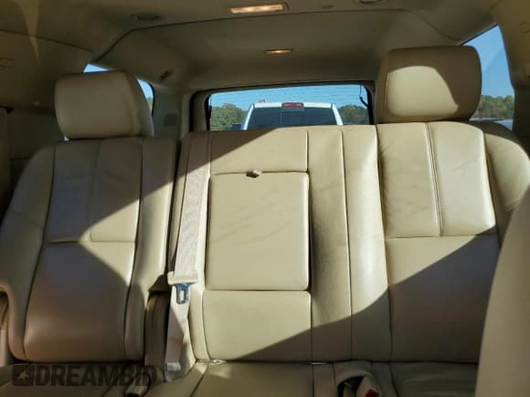 ✅ 2011 Chevrolet Suburban LT • VIN: 1GNSKJE38BR249311 • Lot: 76949544. Wystawiony na Copart z przebiegiem 110 278 mil. Bezpłatny archiwum sprzedaży aukcyjnych z USA i szczegółowy raport historii pojazdu na DreamBid. Zdjęcie 10.